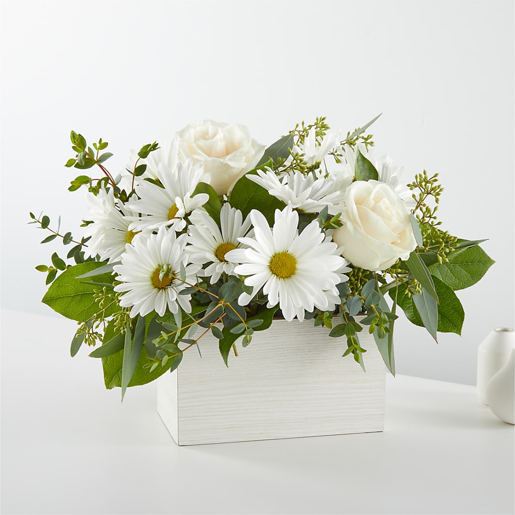 Fresh Linen Box Bouquet – Calumet Florist, Calumet City IL