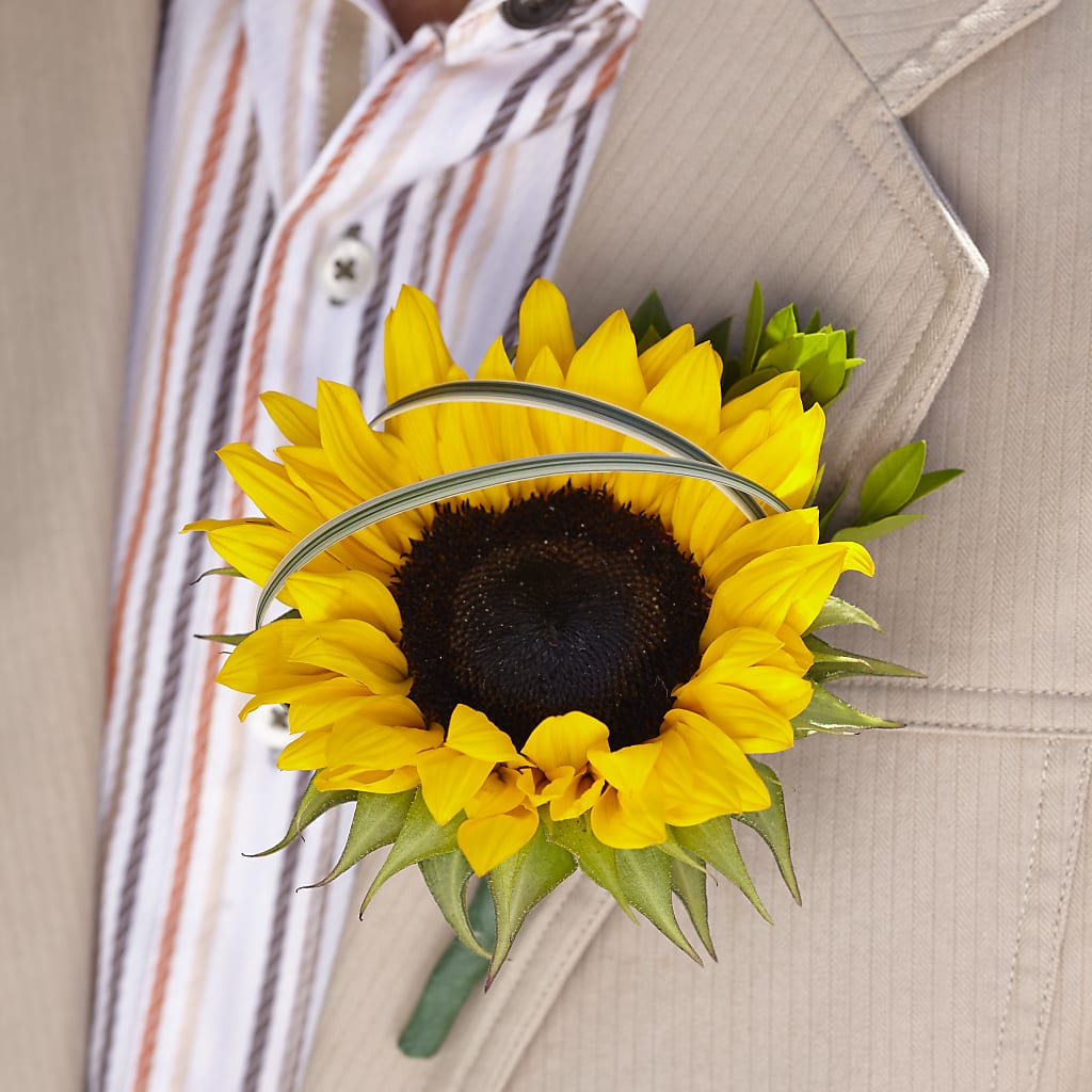 Free Spirit Boutonniere – Calumet Florist, Calumet City IL