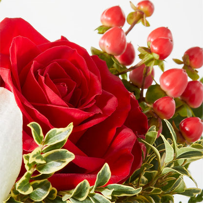 Snowy Wonderland Bouquet –  Calumet Florist, Calumet City IL