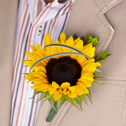 Free Spirit Boutonniere –  Calumet Florist, Calumet City IL